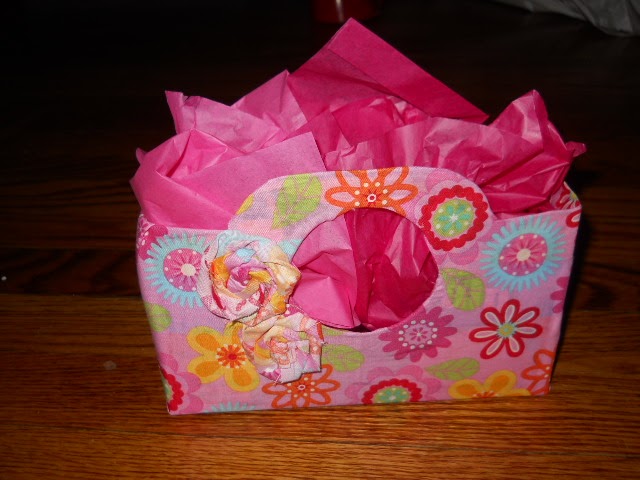 Shop by category Do you recycle or upcycle your cereal boxes and use them for play? For today’s #junkplay prompt we had to use cereal box as a material. And we decided to play around and create an artistic and trendy rainbow purse from our cereal box!